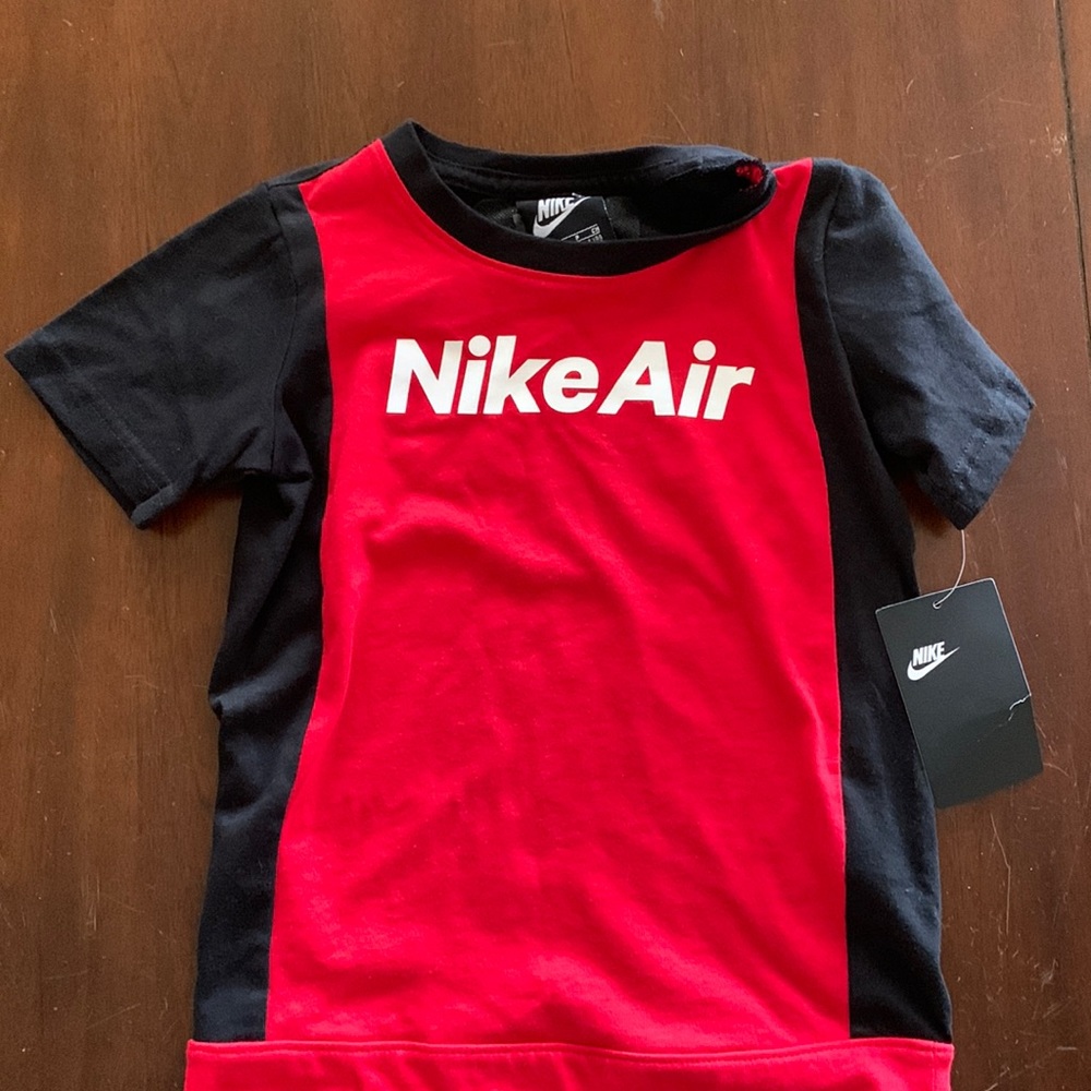 NWT Nike Air kids small/5 Brand new and super cute